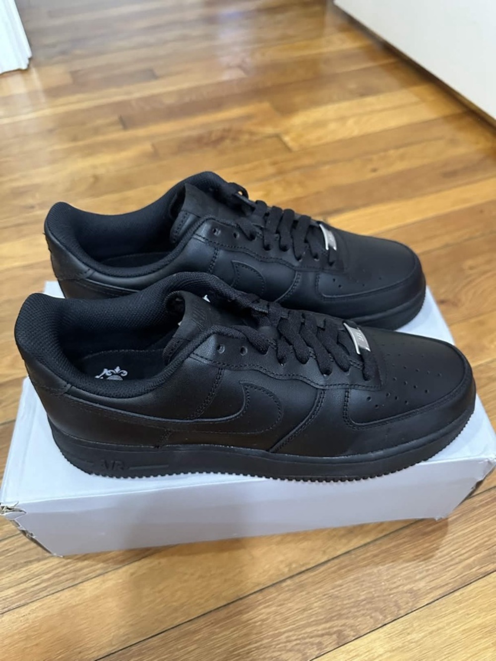 *Slightly Used*Nike Air Force Women Black (DD8959-001) Size 10.5W *Original Box*